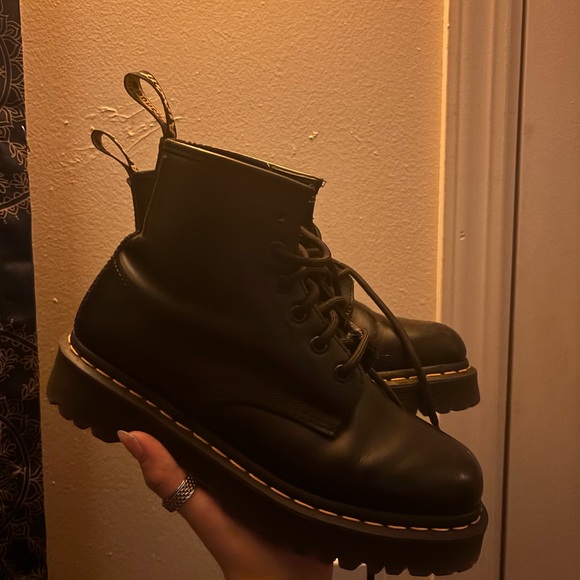 Dr. Martens 101 6-eye boots
Size 7.5
Worn a handful of times - Picture 2 of 6